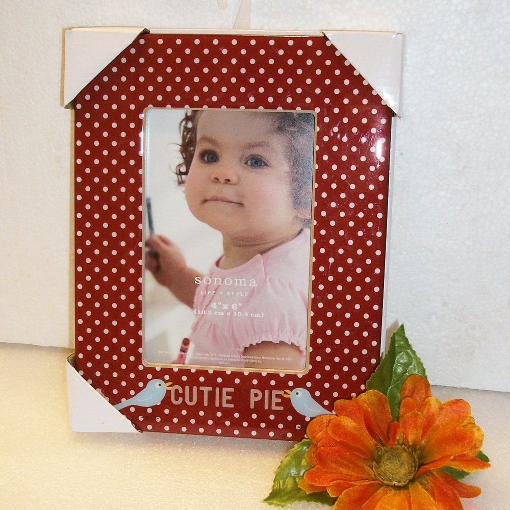 SONOMA Cutie Pie Picture Frame 4" X 6" NEW
